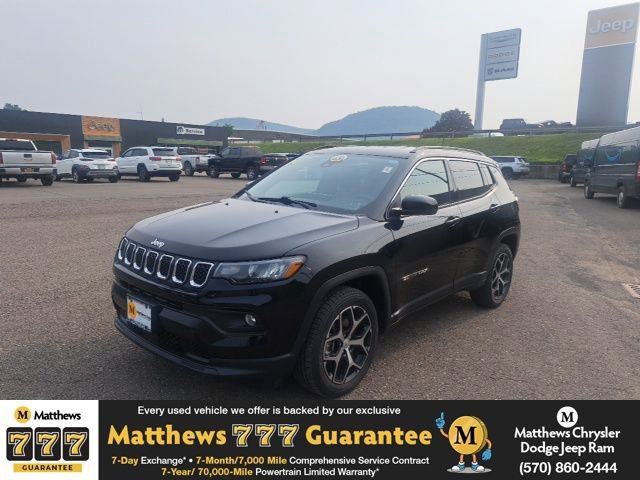 Used 2024 Jeep Compass Latitude image 1