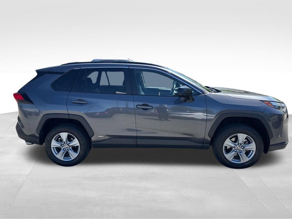Used 2025 Toyota RAV4 LE AWD/4WD image 6