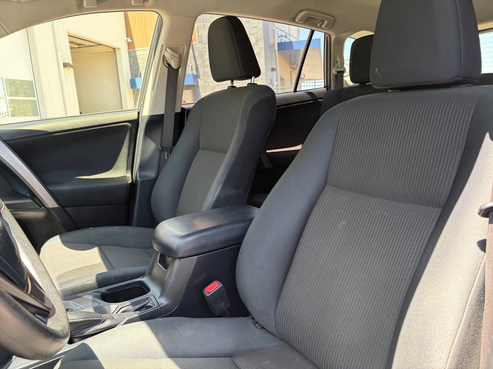 Used 2016 Toyota RAV4 LE AWD/4WD image 14