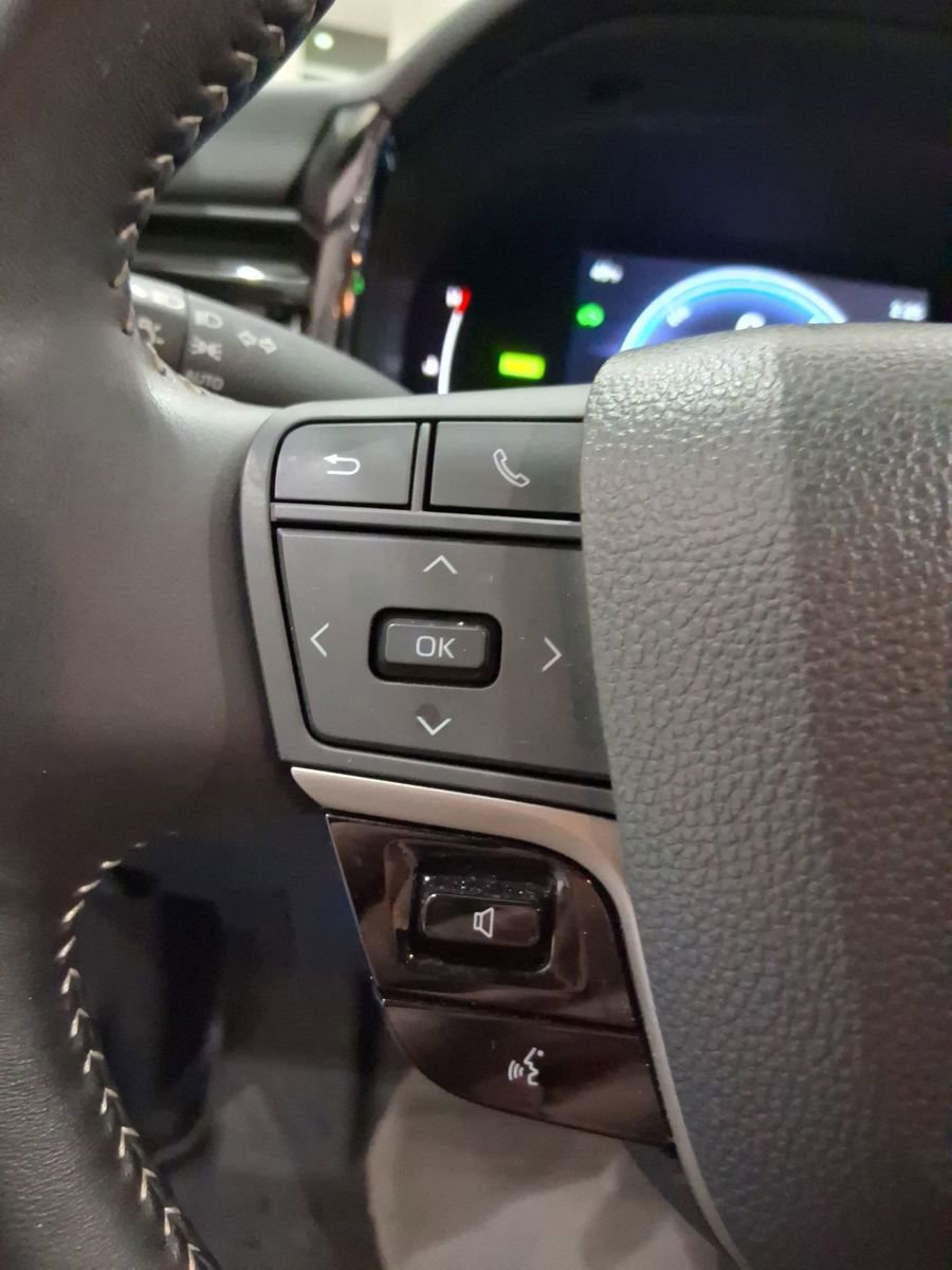 Used 2025 Toyota Camry SE w/ Convenience Package image 12