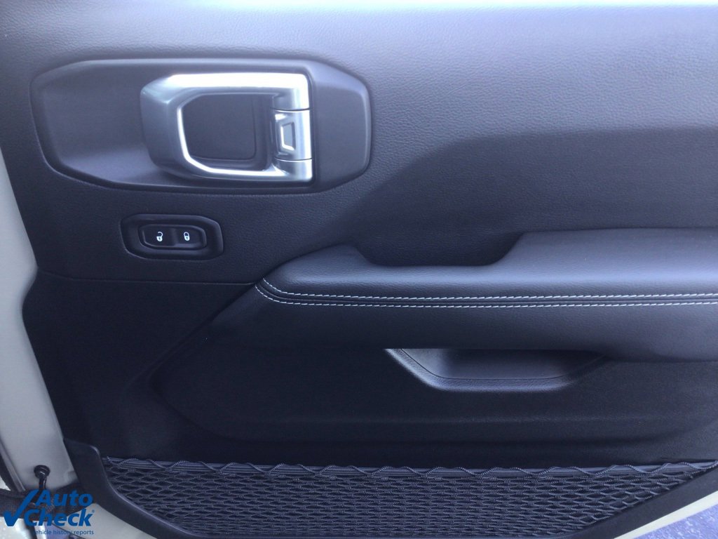 Used 2022 Jeep Wrangler Unlimited Sahara w/ Cold Weather Group image 14