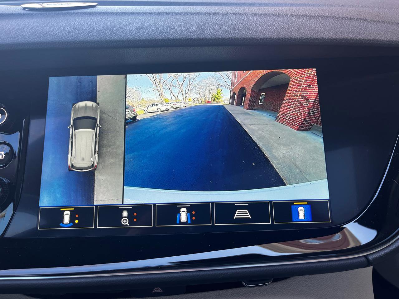 Used 2022 Buick Envision Avenir w/ Safety Package image 16