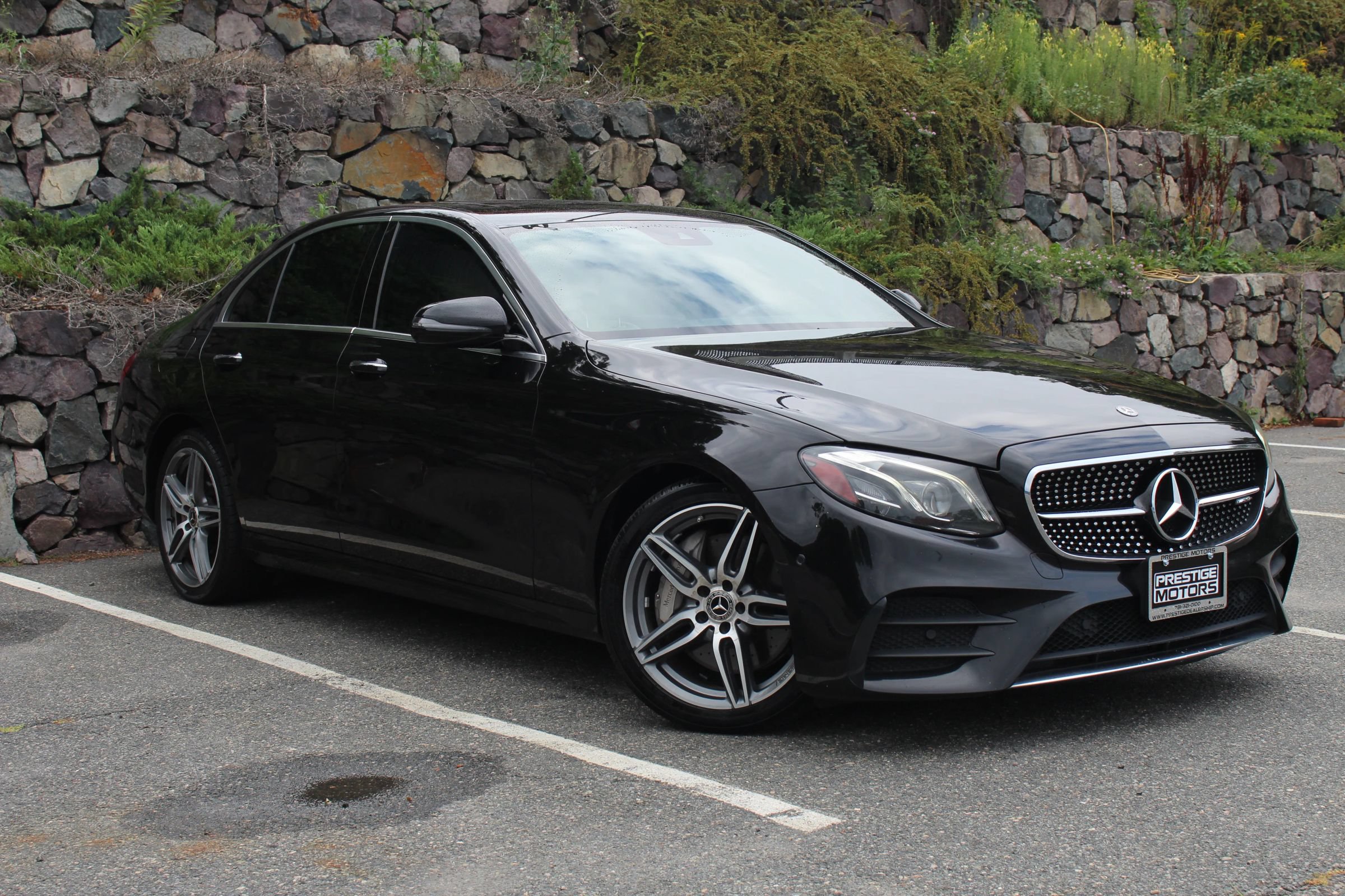 Used 2018 Mercedes-Benz E 400 4MATIC Sedan image 4