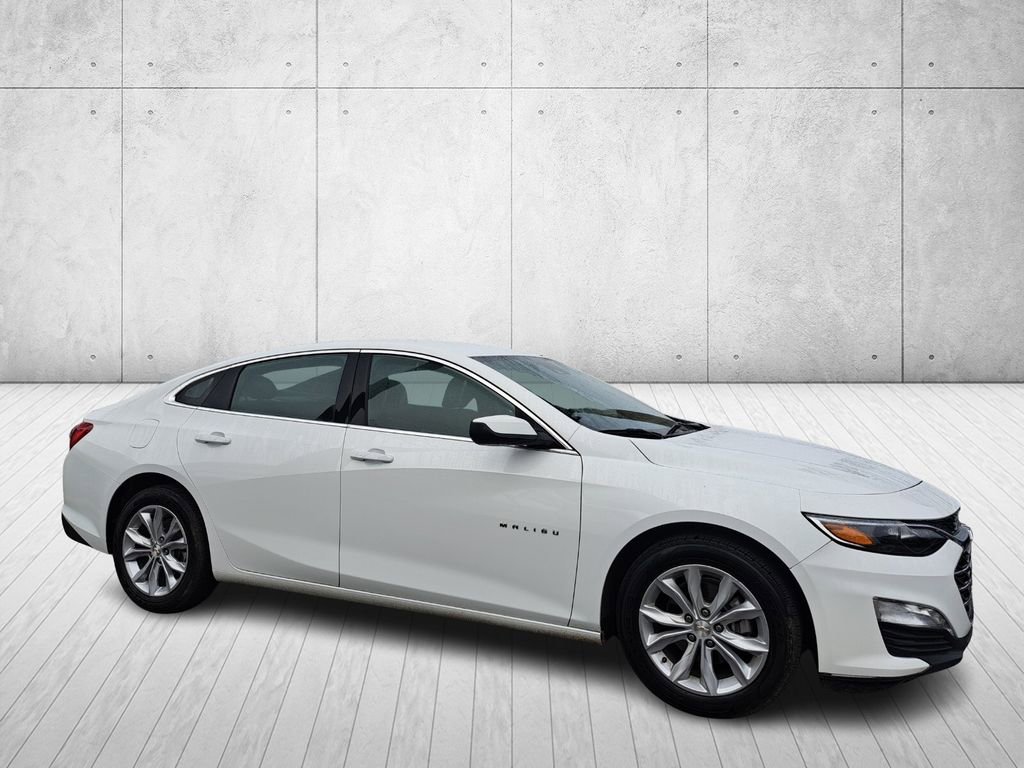 Used 2025 Chevrolet Malibu LT image 3