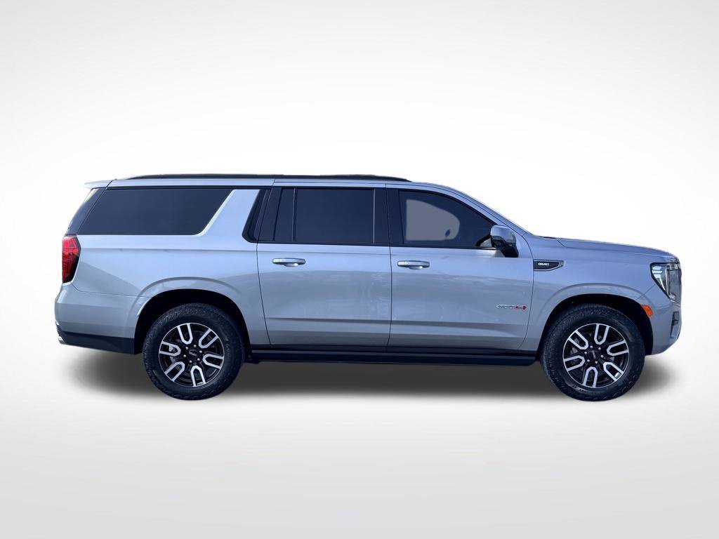 Used 2024 GMC Yukon XL AT4 w/ Technology Package AWD/4WD image 8