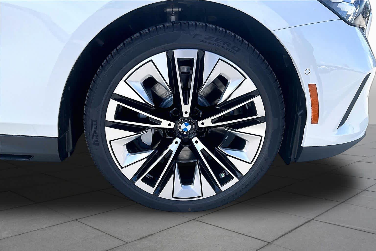 Used 2027 BMW 530i w/ Premium Package RWD image 11