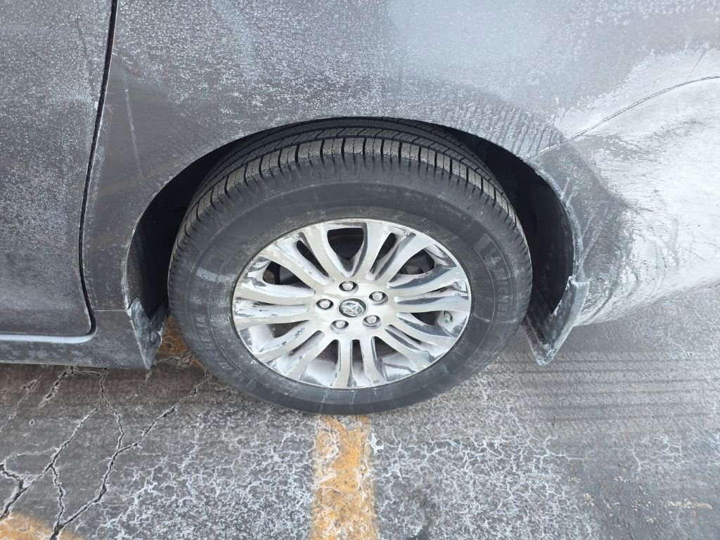 Used 2019 Toyota Sienna XLE w/ XLE Navigation Package image 12