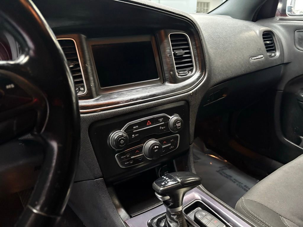Used 2018 Dodge Charger SXT w/ Blacktop Package RWD image 17