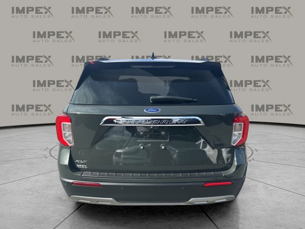 Used 2024 Ford Explorer XLT w/ Equipment Group 202A image 4