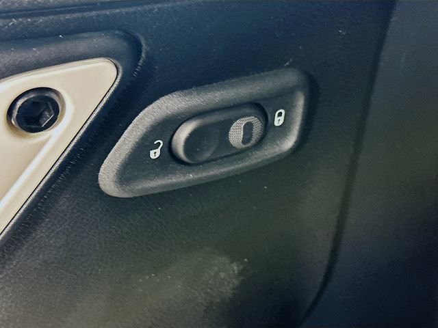 Used 2015 Jeep Wrangler Unlimited Sahara image 17