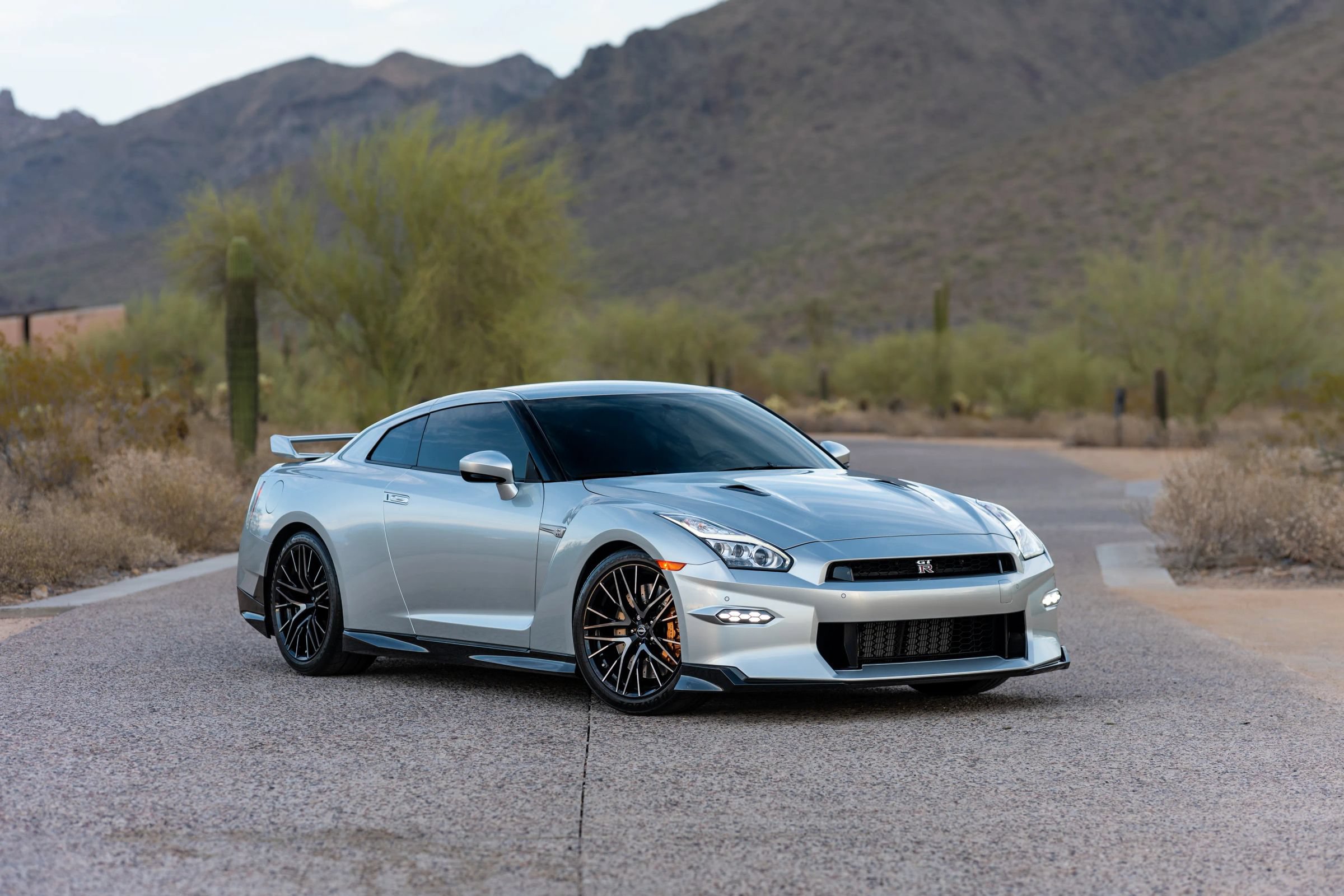 Used 2024 Nissan GT-R Premium w/ Floor Mat Package AWD/4WD image 4