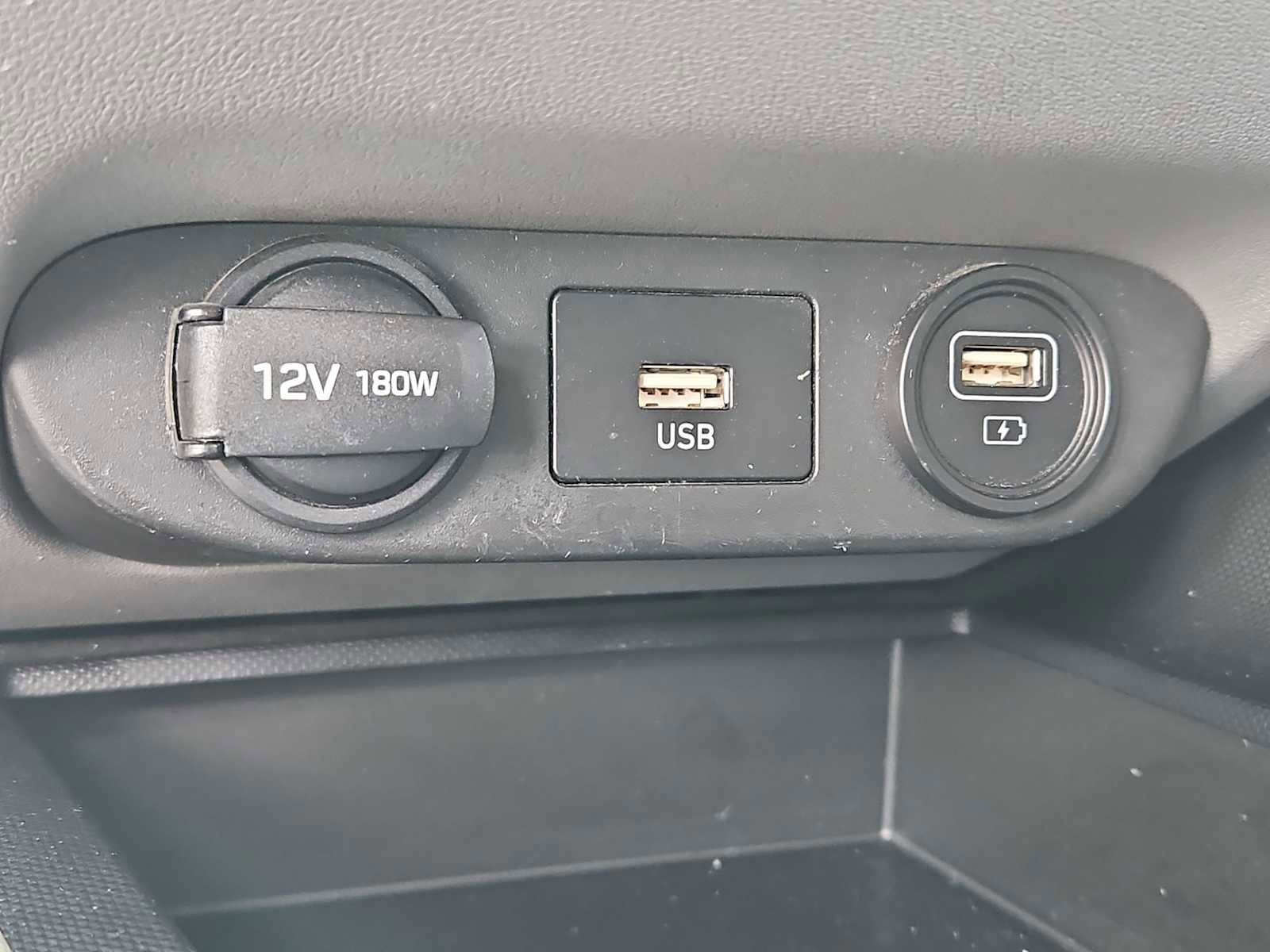 Certified 2023 Hyundai Elantra SEL w/ Preferred Accessory Package image 30