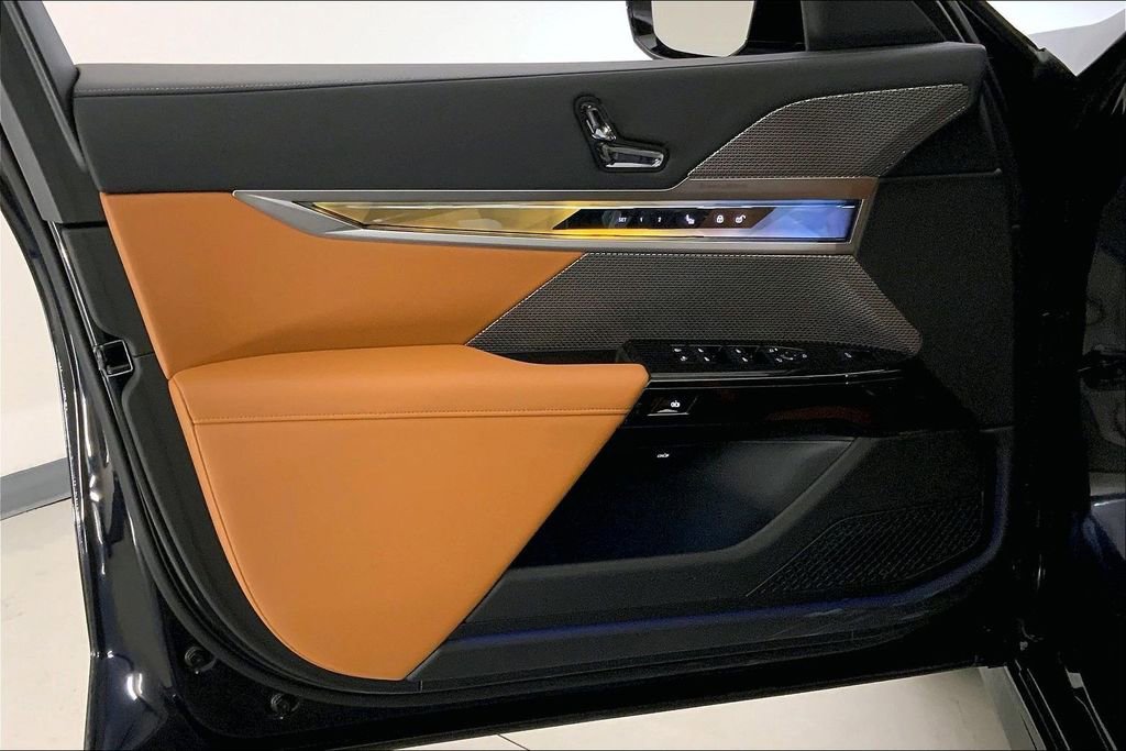 Used 2025 BMW 740i xDrive image 24