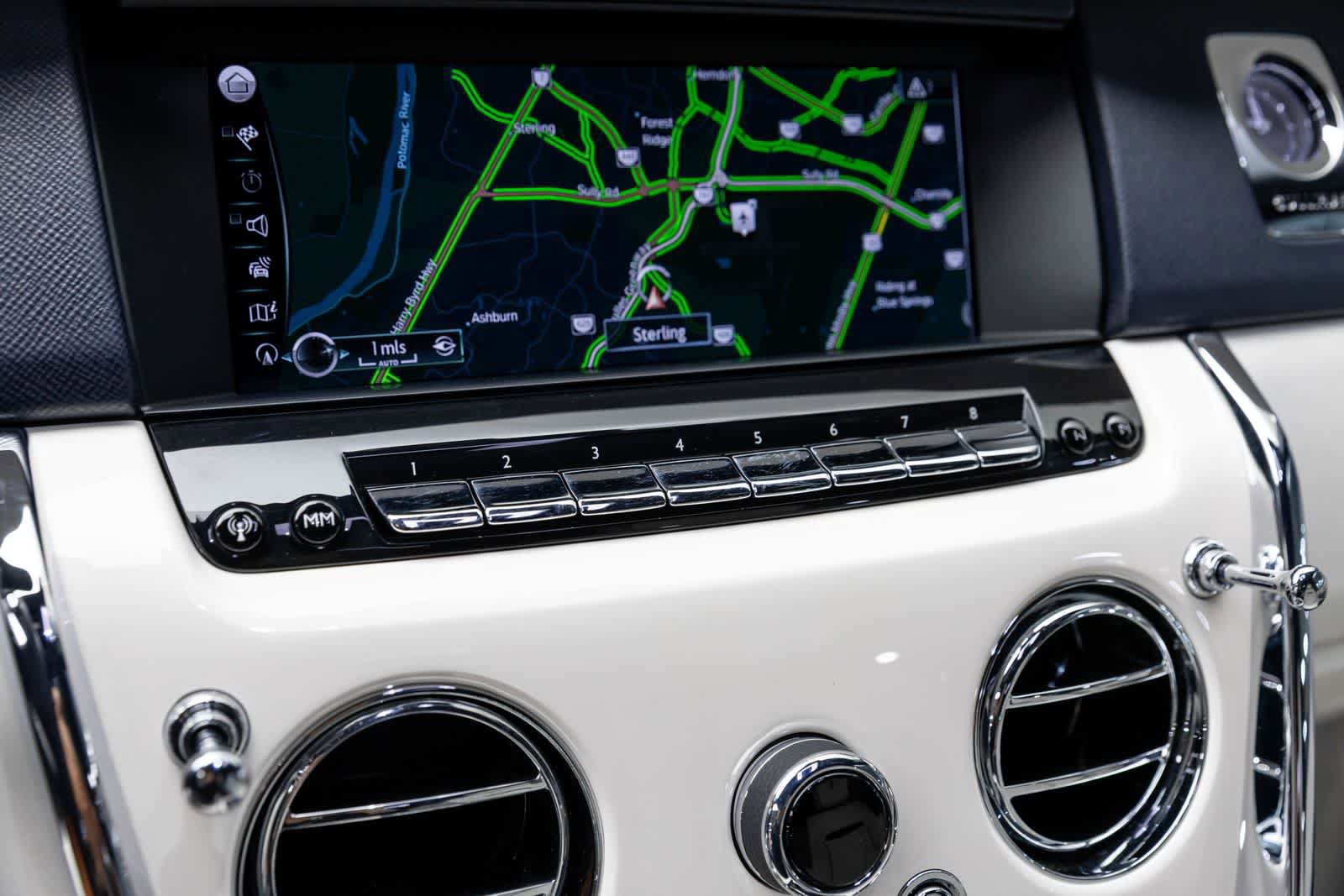 Used 2023 Rolls-Royce Cullinan w/ Cullinan Package image 38