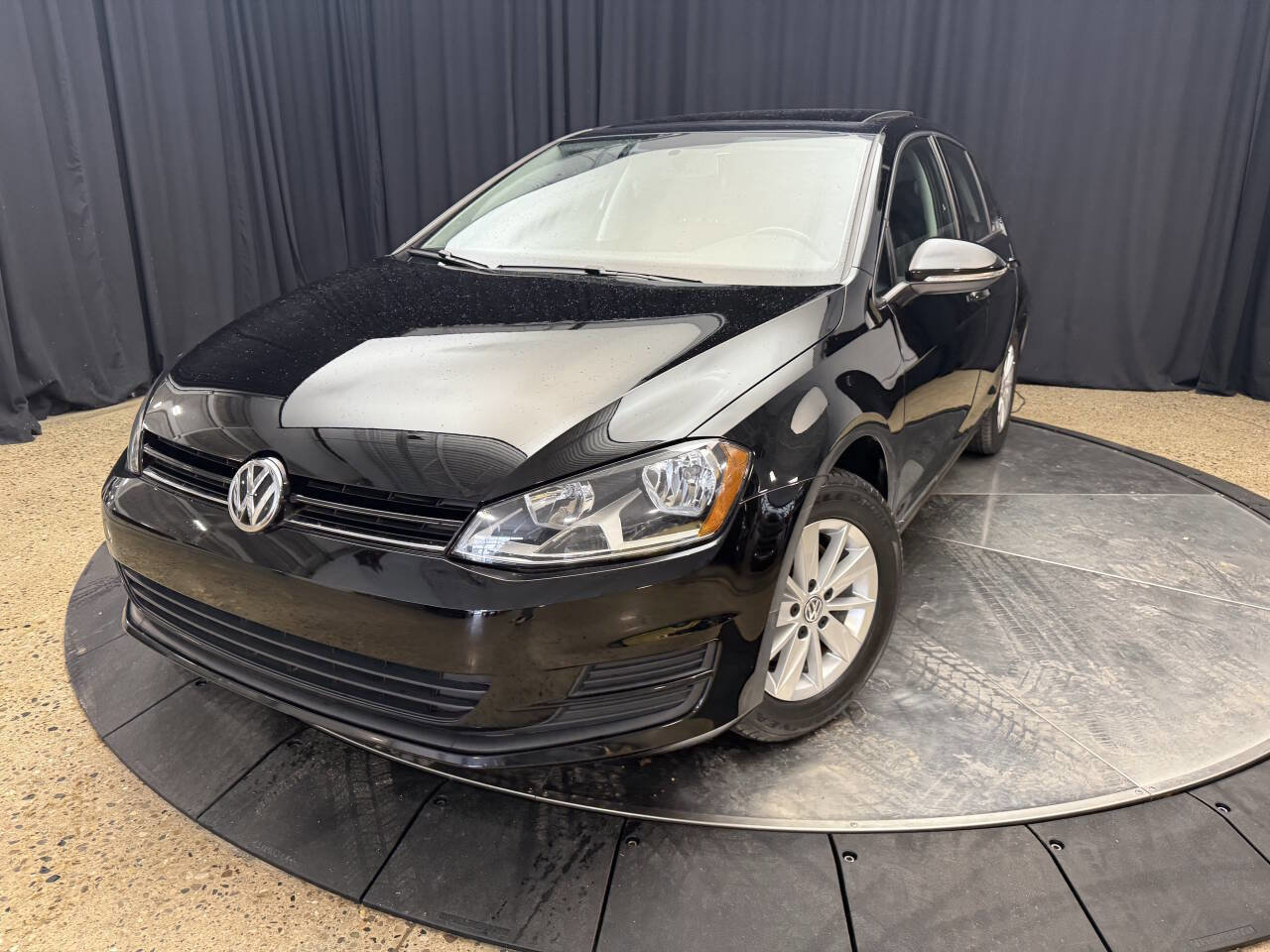 Used 2015 Volkswagen Golf SE image 4