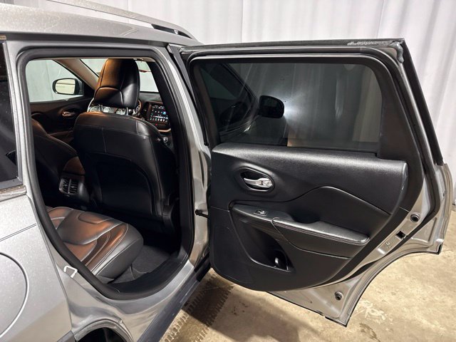 Used 2015 Jeep Cherokee Limited AWD/4WD image 35