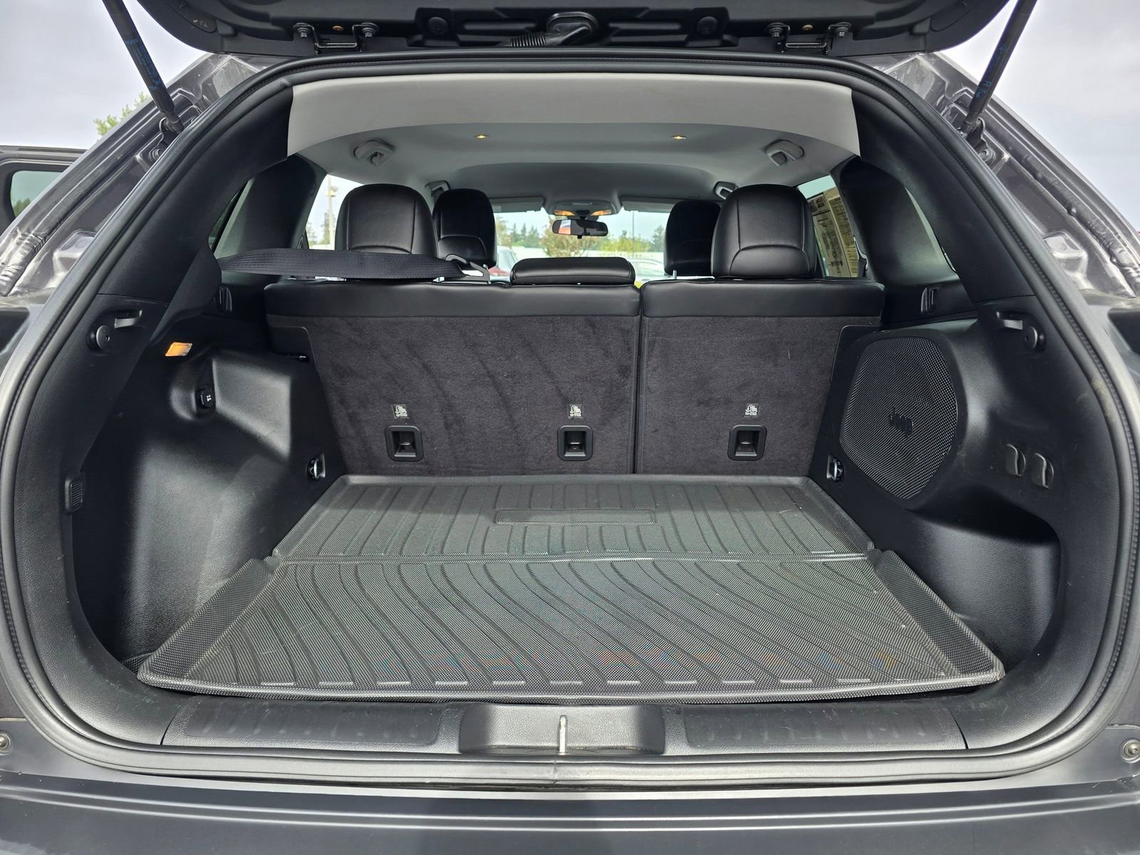 Used 2019 Jeep Cherokee Latitude Plus AWD/4WD image 14