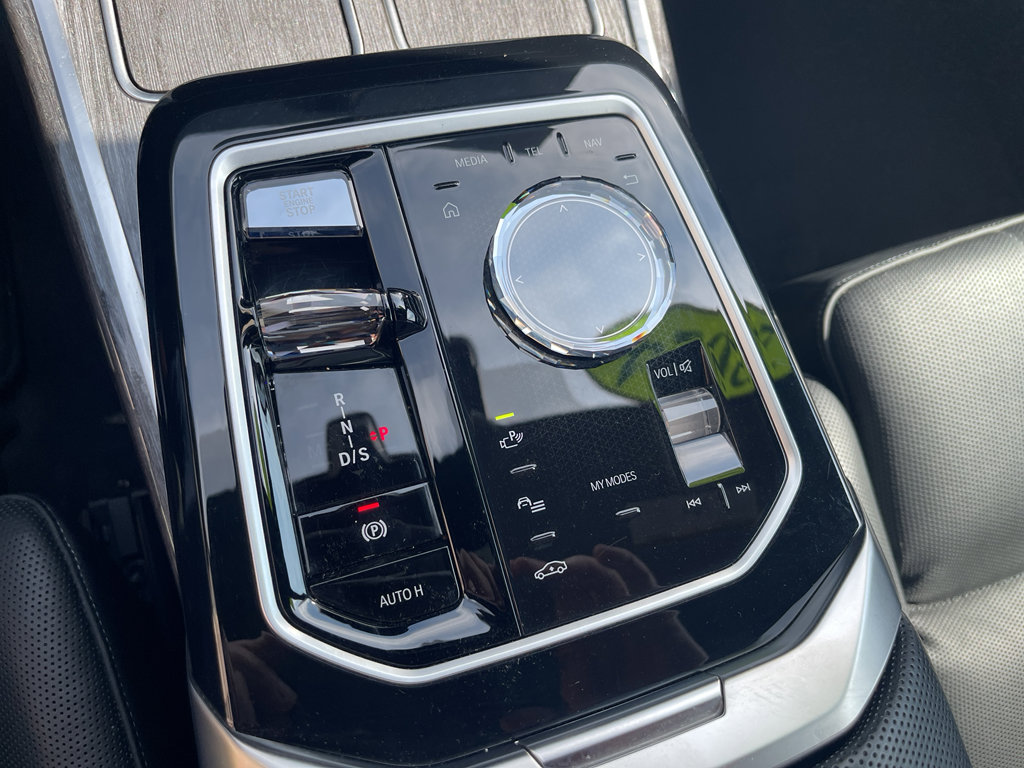 Used 2024 BMW 740i xDrive image 24