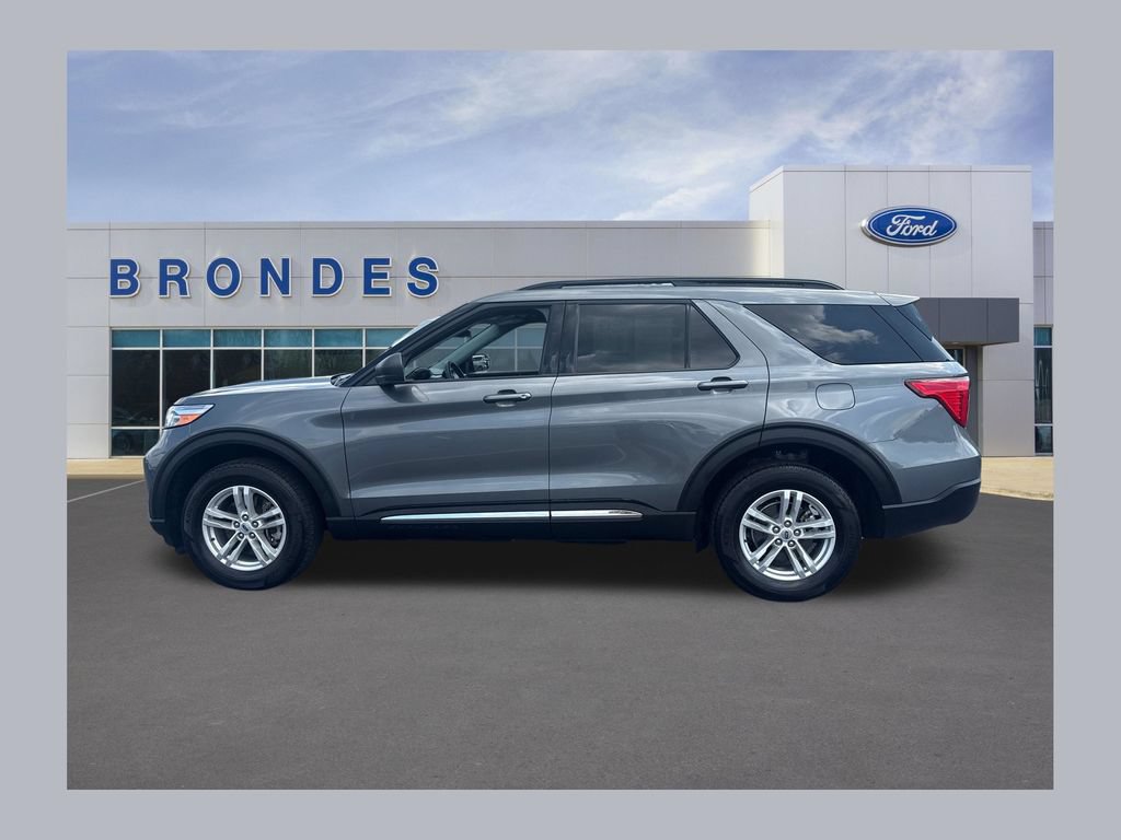 Used 2024 Ford Explorer XLT w/ Equipment Group 202A AWD/4WD image 1