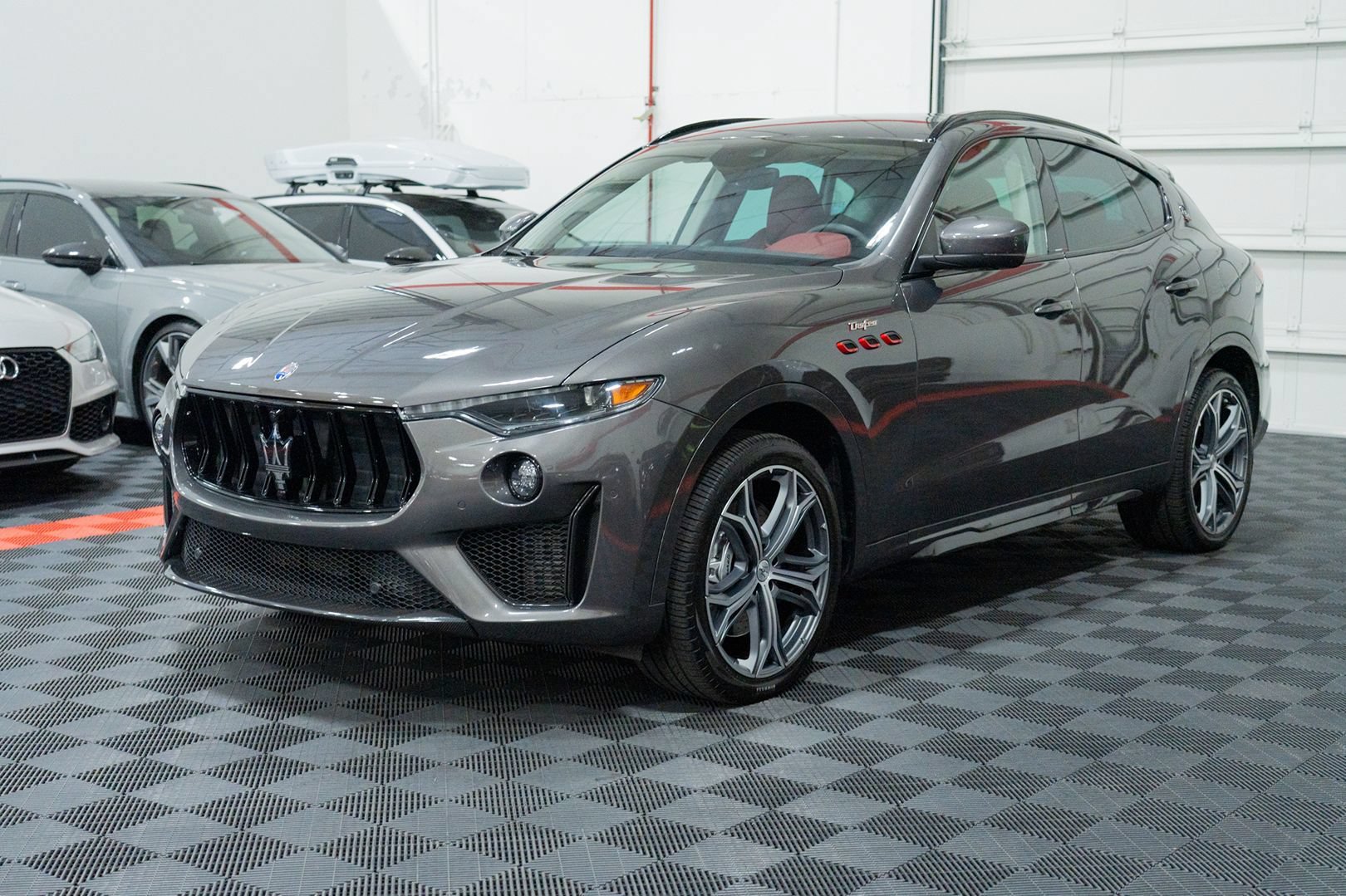Used 2021 Maserati Levante Trofeo AWD/4WD image 3
