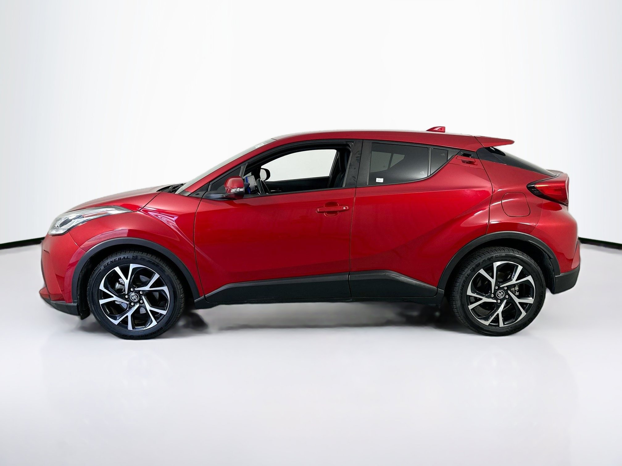 Used 2022 Toyota C-HR XLE FWD image 8