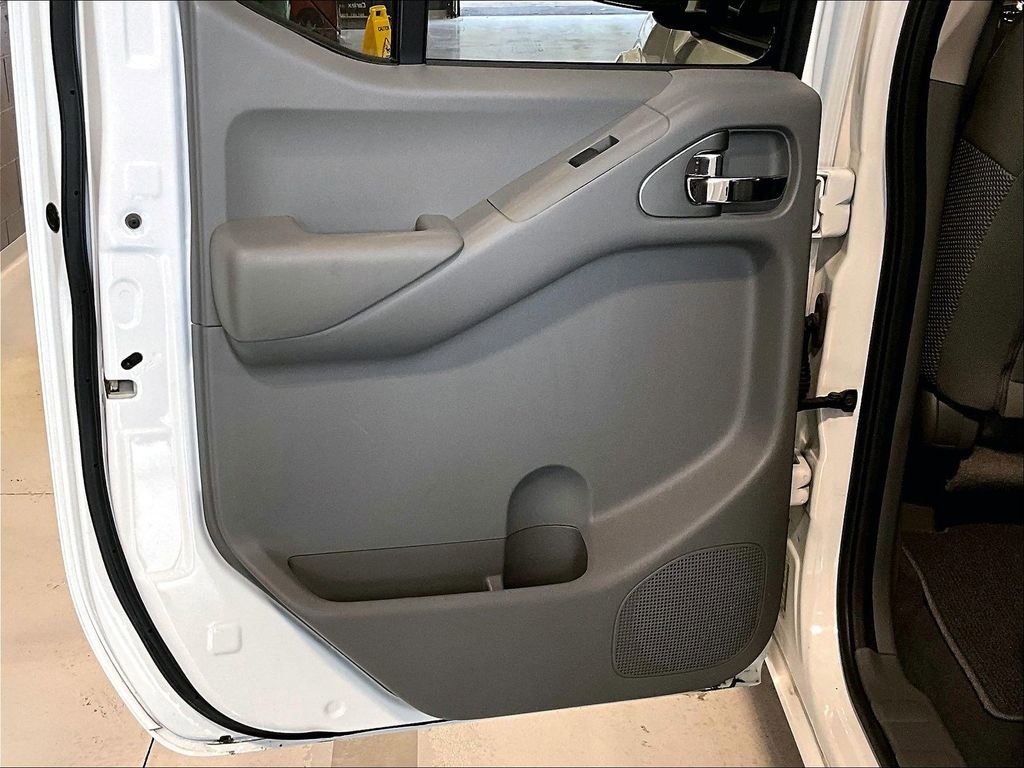 Used 2020 Nissan Frontier SV image 21