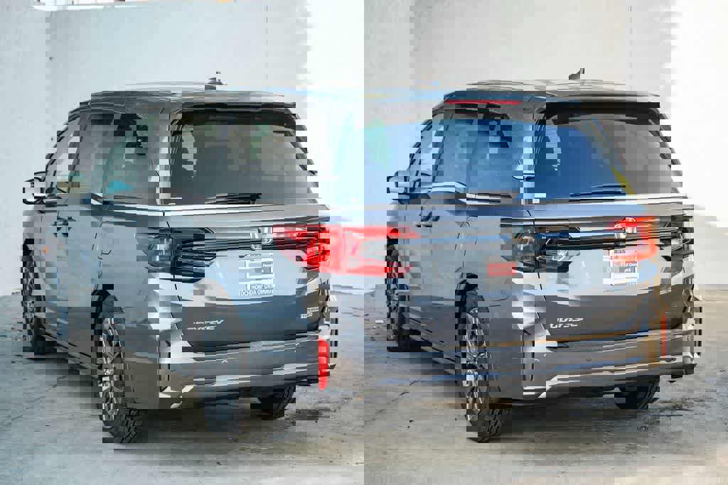 New 2026 Honda Odyssey Touring image 4