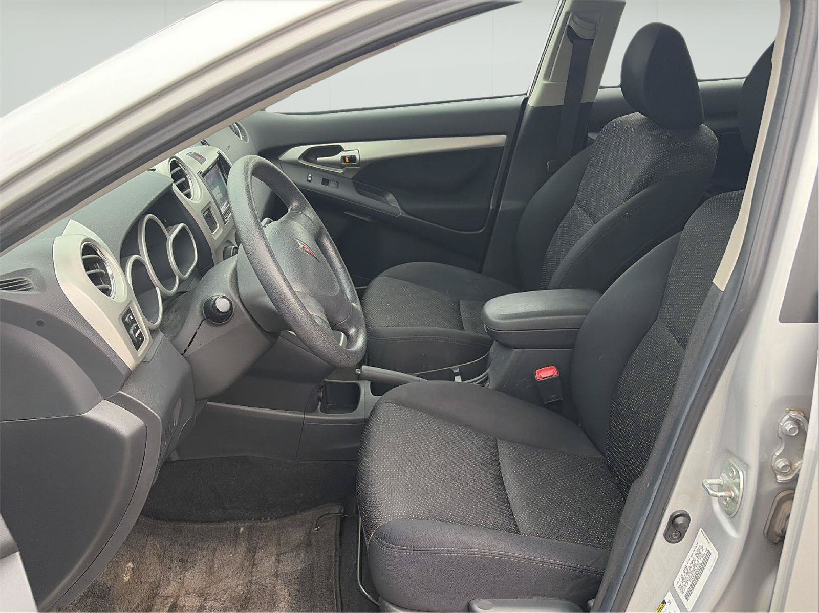 Used 2009 Pontiac Vibe w/ Preferred Package FWD image 11