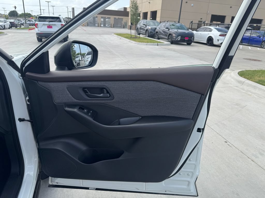 Used 2023 Nissan Rogue S AWD/4WD image 23