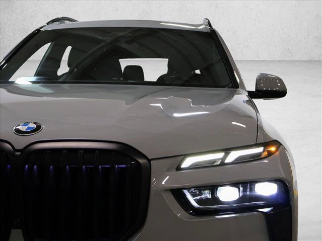 Used 2023 BMW X7 xDrive40i w/ M Sport Package AWD/4WD image 2