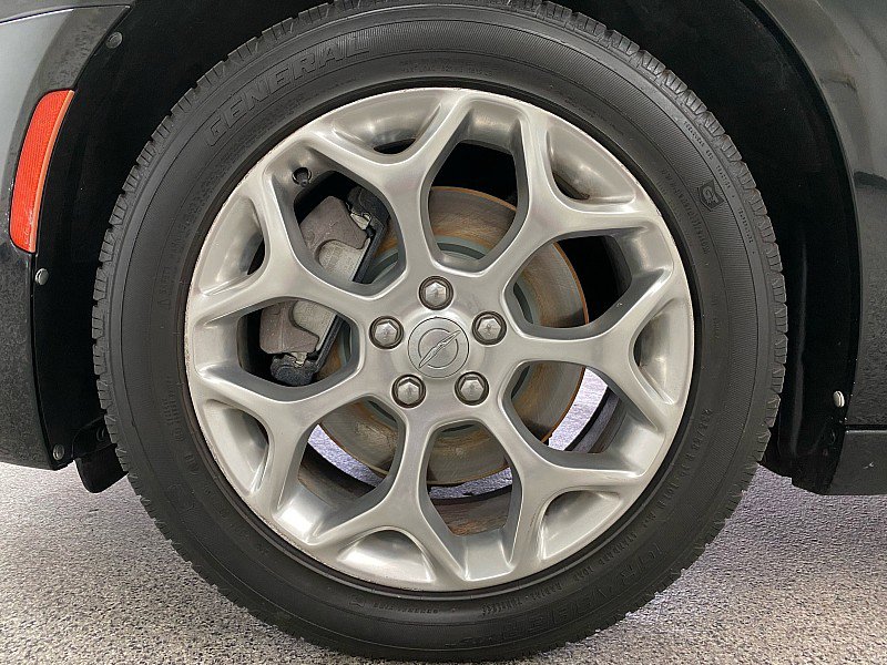 Used 2017 Chrysler 300 C Platinum image 23