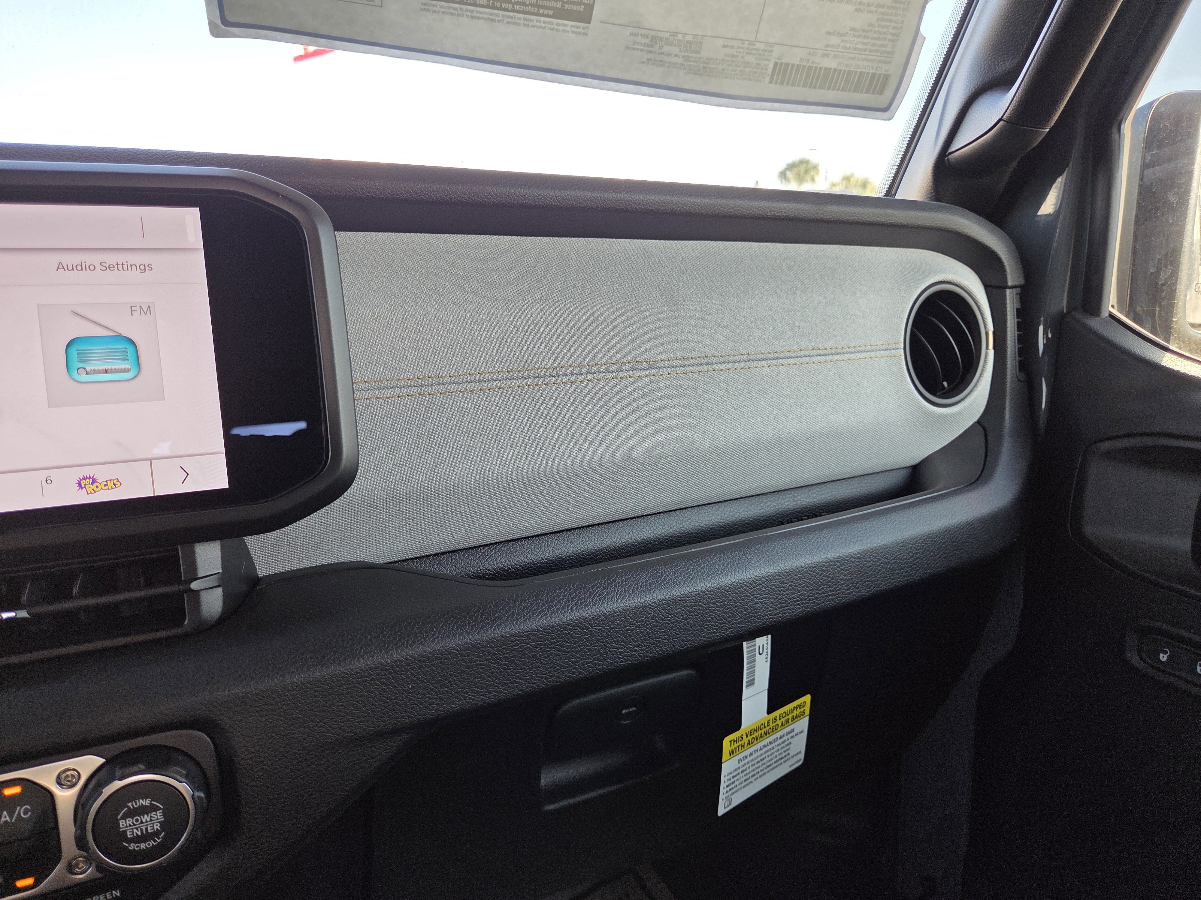 Used 2025 Jeep Gladiator Sport AWD/4WD image 30