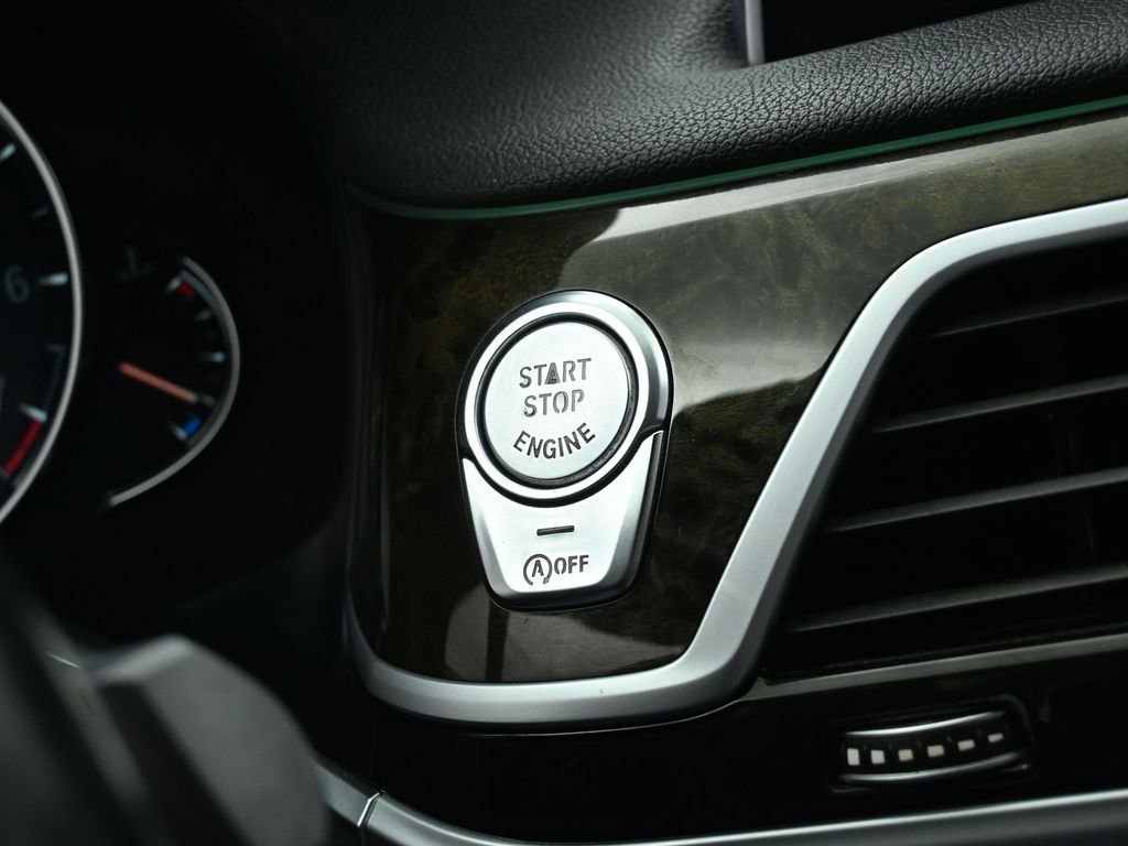 Used 2019 BMW 750i image 41