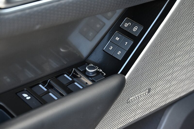 Used 2018 Land Rover Range Rover Velar S AWD/4WD image 39