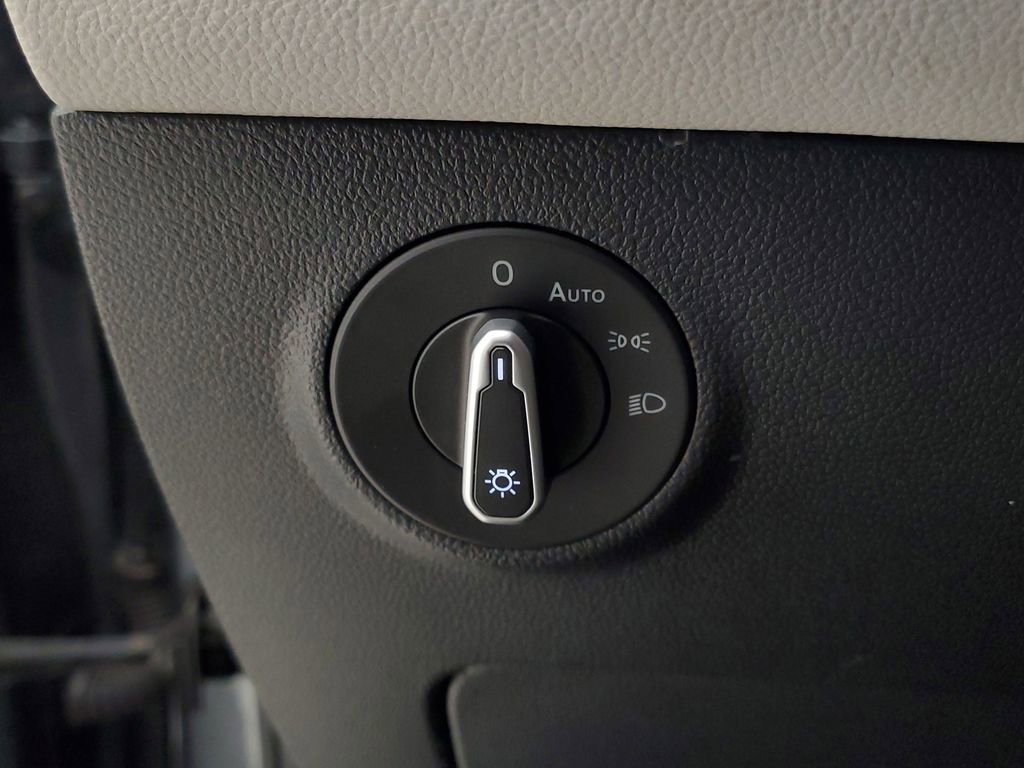 Used 2025 Volkswagen Taos S image 13