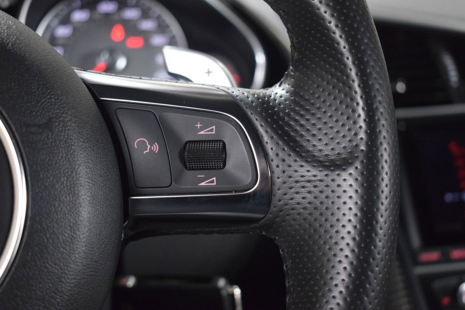 Used 2014 Audi R8 V8 w/ Convenience Package image 26