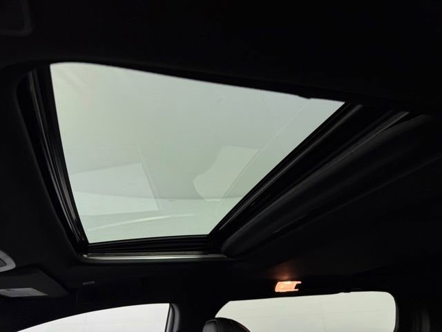 Used 2025 Toyota Sienna XSE w/ XSE Plus Package image 28