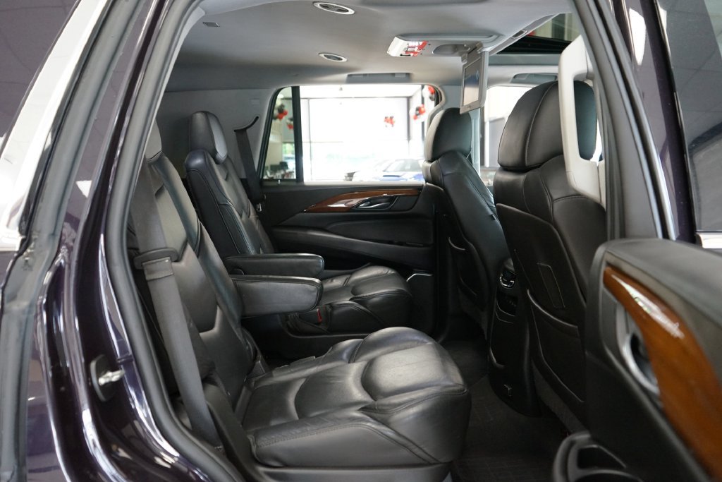 Used 2018 Cadillac Escalade Luxury AWD/4WD image 16