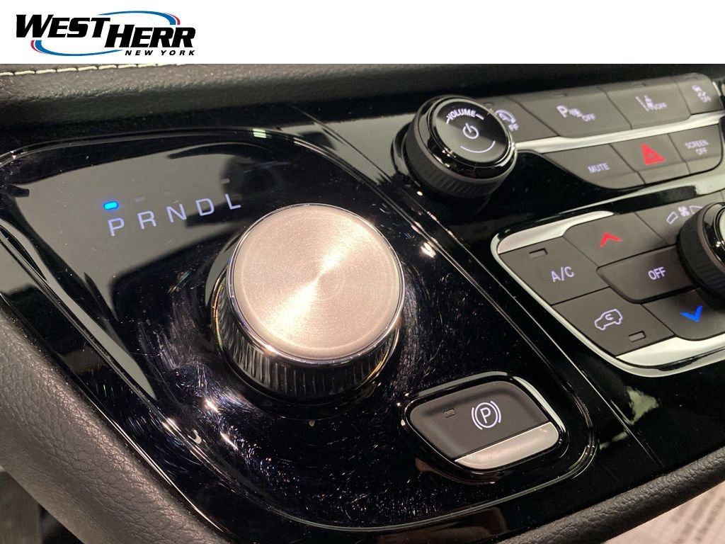 Used 2026 Chrysler Pacifica Select AWD/4WD image 4