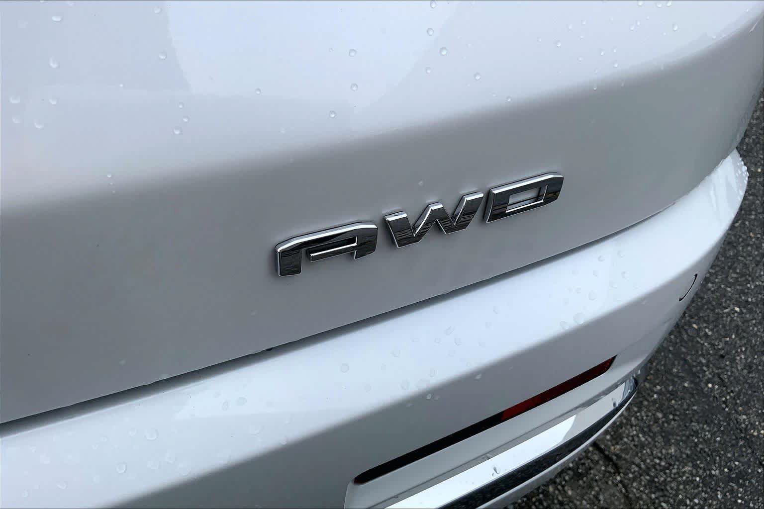 Used 2023 GMC Acadia Denali w/ Denali Technology Package AWD/4WD image 10