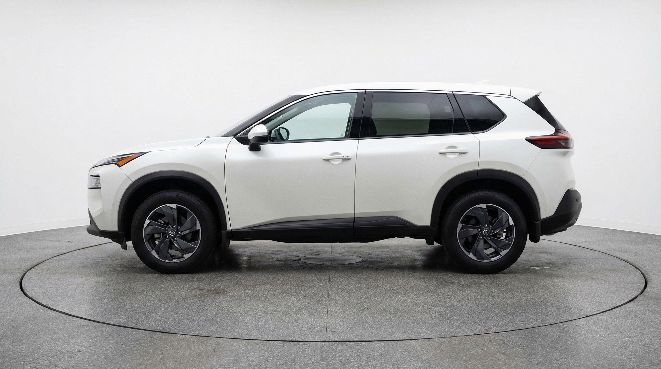Used 2025 Nissan Rogue SV FWD image 5