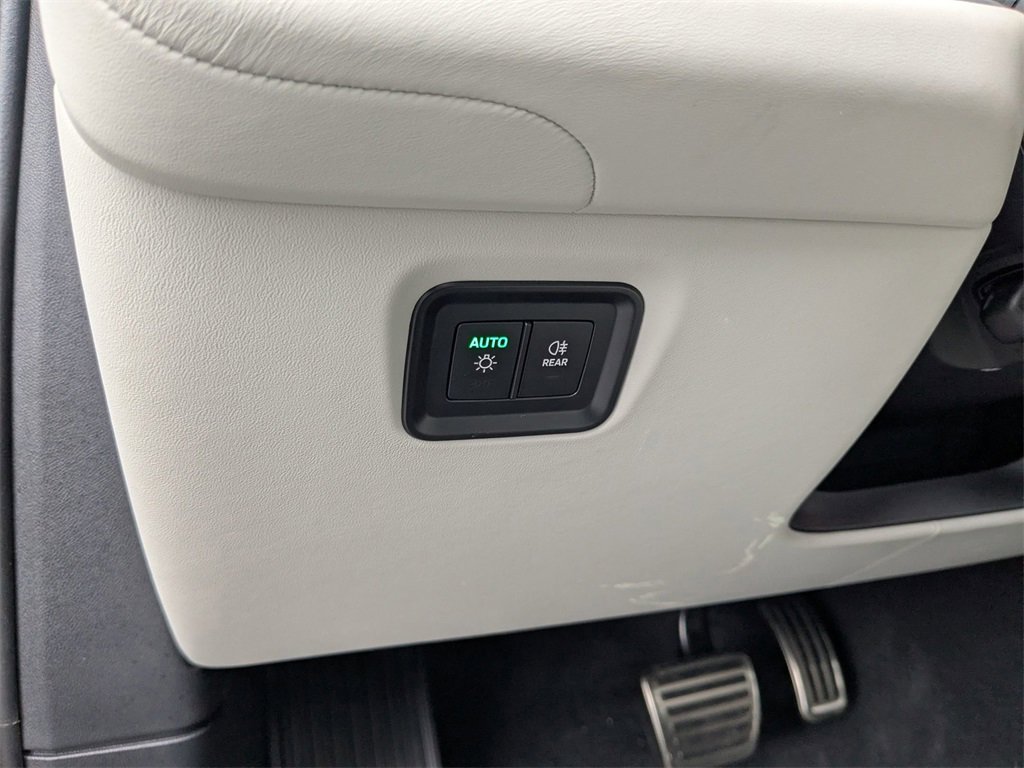 Used 2024 Porsche Cayenne S image 25