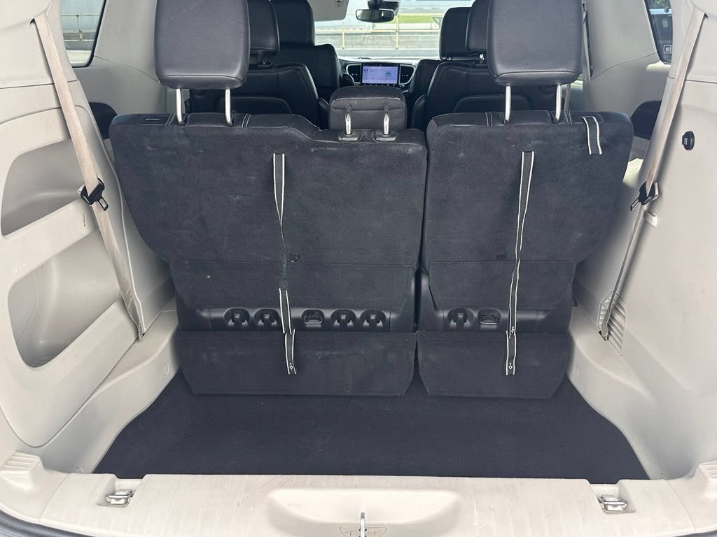 Used 2022 Chrysler Pacifica Touring-L FWD image 21