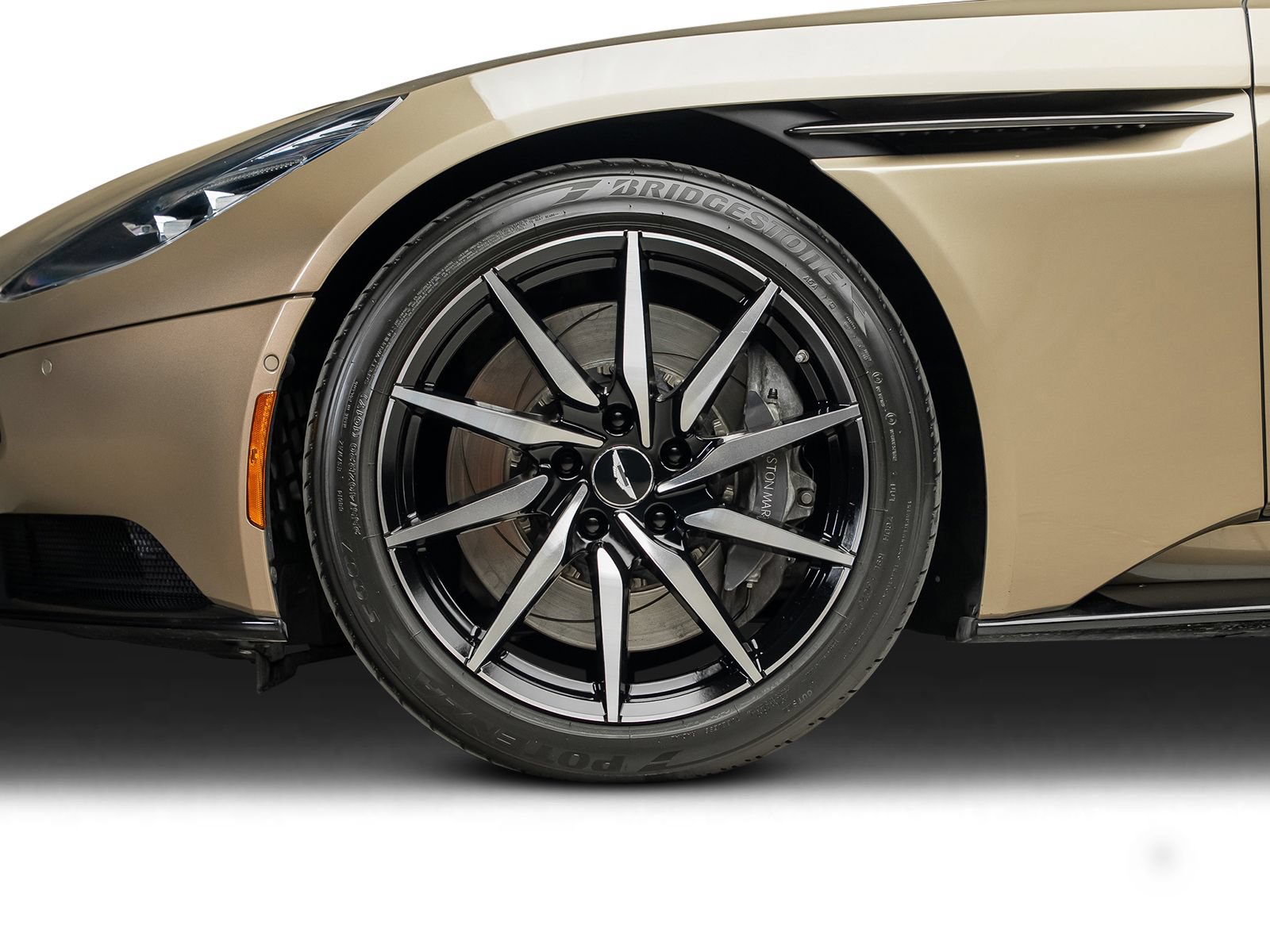 Used 2018 Aston Martin DB11 V12 RWD image 19