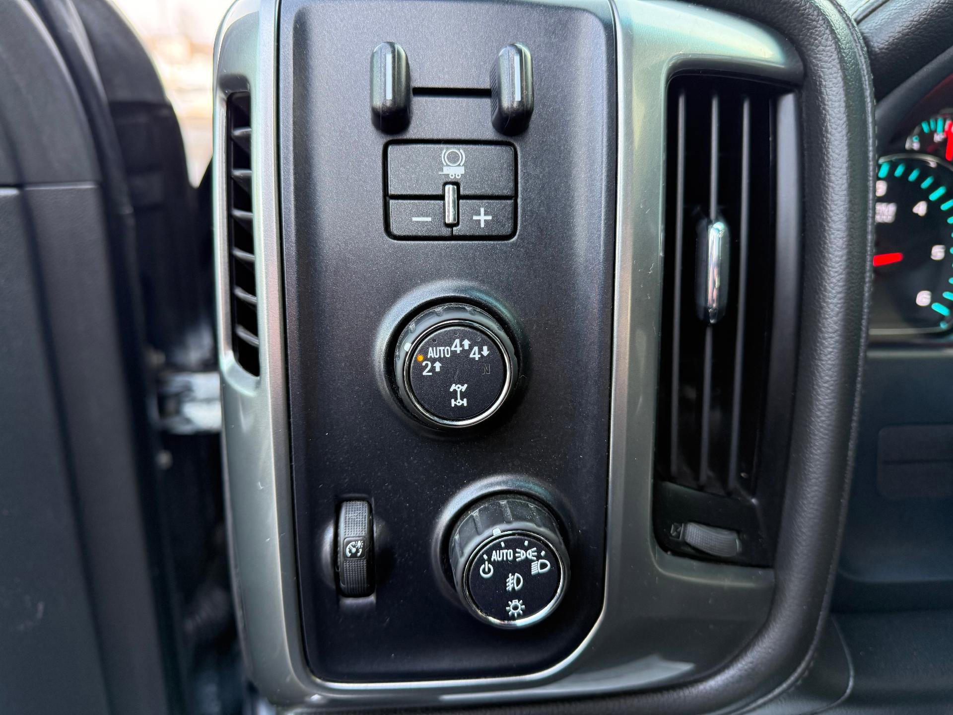 Used 2018 Chevrolet Silverado 1500 LTZ image 20