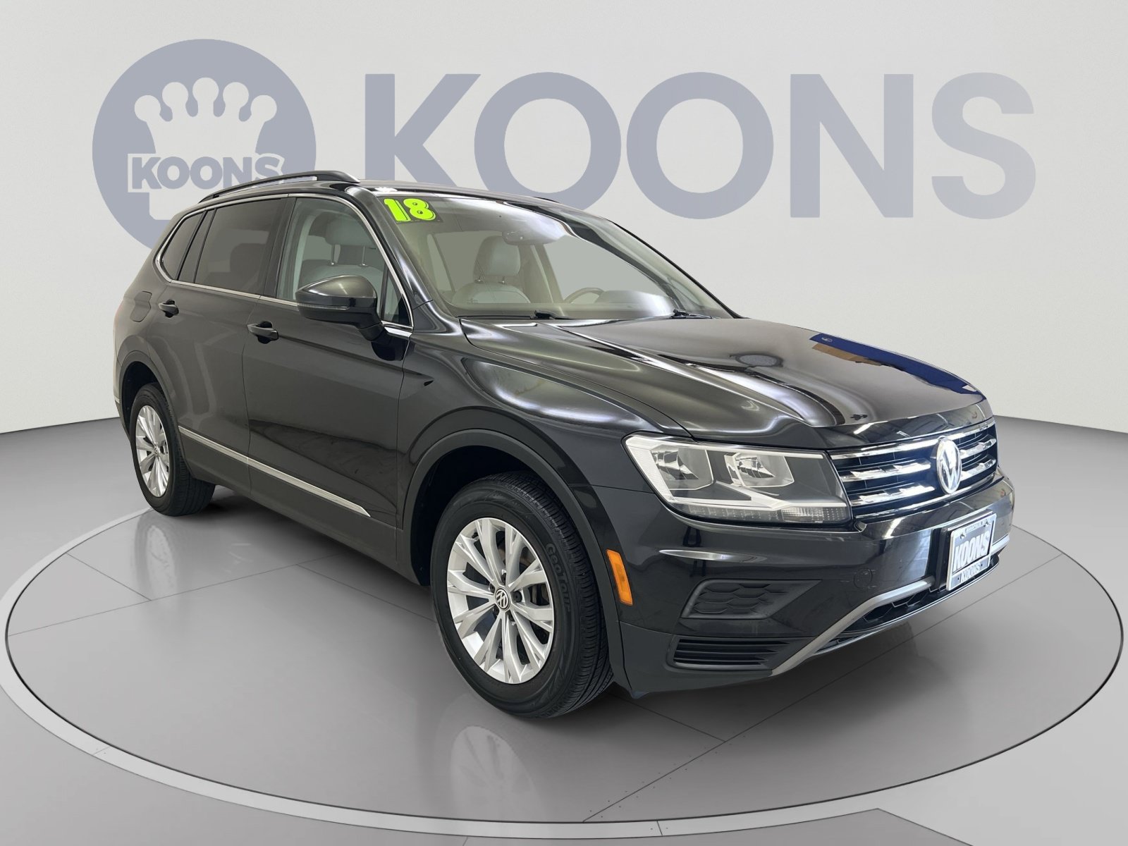 Used 2018 Volkswagen Tiguan SE AWD/4WD image 2