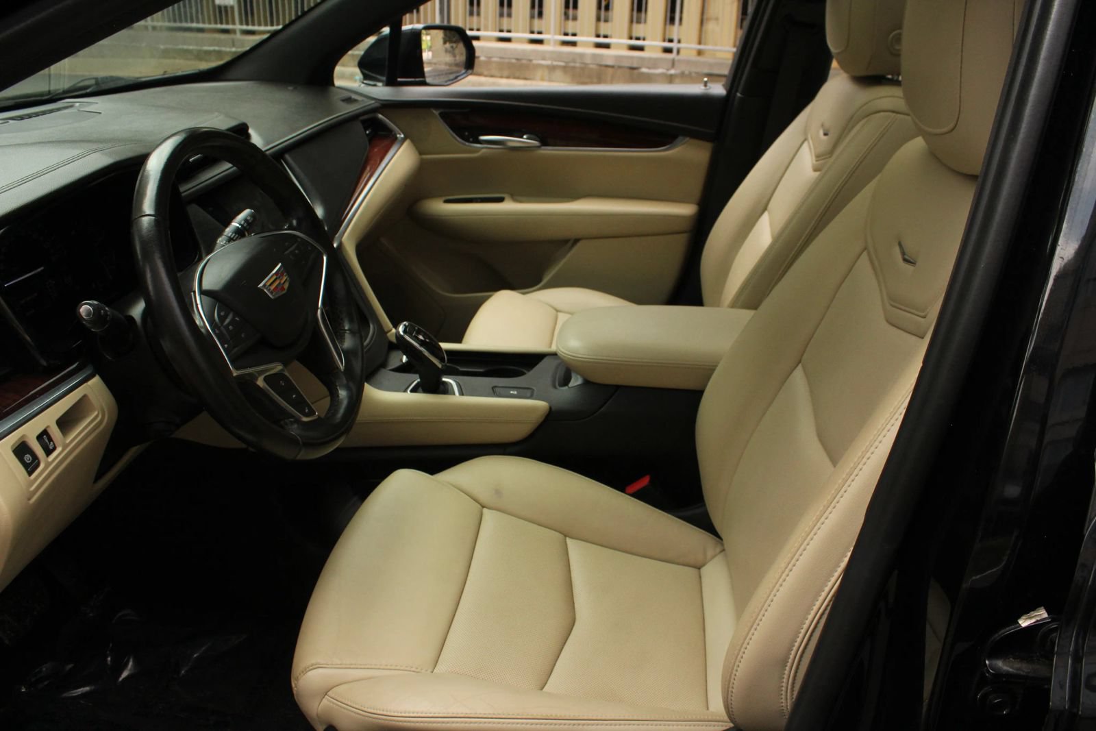 Used 2018 Cadillac XT5 Luxury w/ Driver Awareness Package FWD image 13