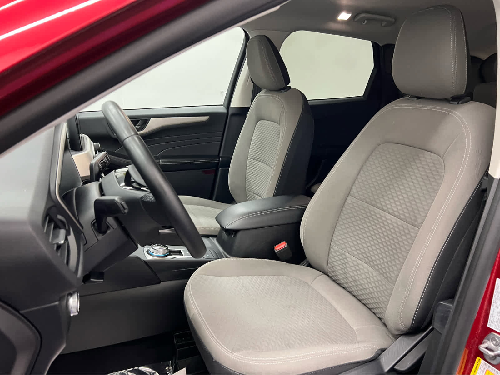 Used 2022 Ford Escape SE w/ Cold Weather Package image 3