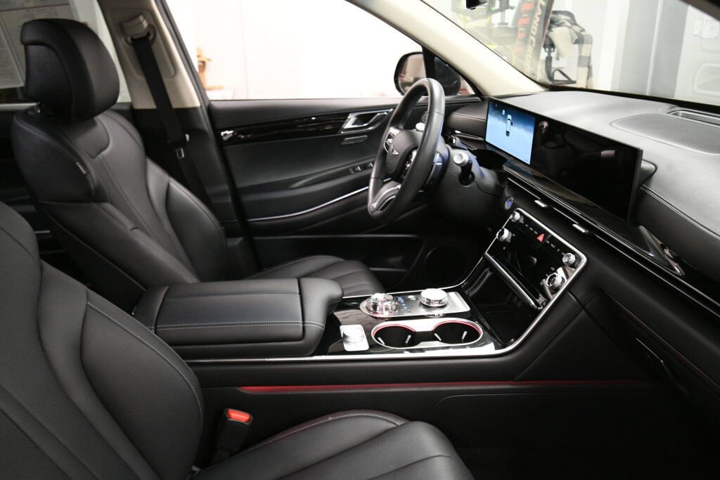 Used 2025 Genesis GV80 2.5T Standard AWD/4WD image 32