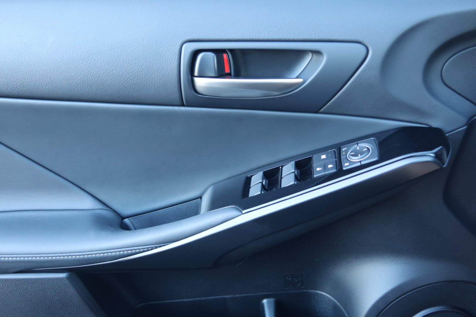 Certified 2025 Lexus IS 350 F Sport RWD image 11